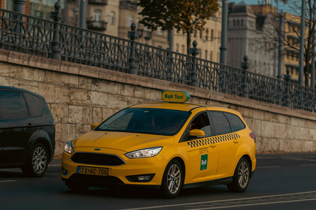 Un Guide Complet pour Découvrir Annecy : Planifiez Votre Séjour Idéal avec un Taxi