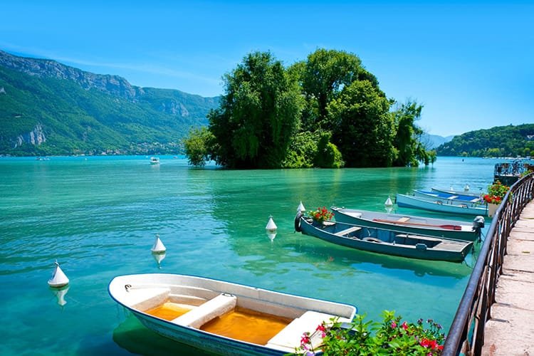 Annecy, une Destination Incontournable pour les Familles : Guide Pratique avec un Taxi